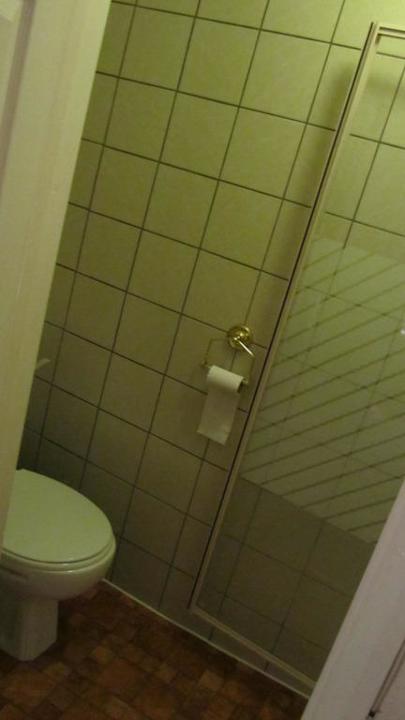 Minibad mit Klo und Dusche Charlotte Guest House