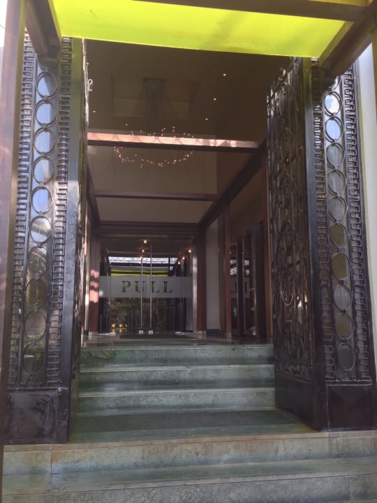 Eingang Hotel GDM Megaron Historical Monument Hotel