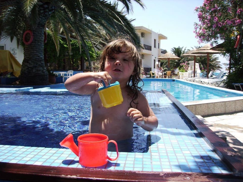 Celina liebt den Pool Hotel South Coast