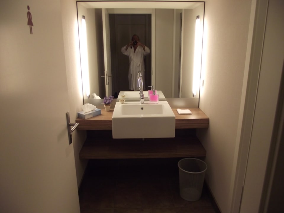 WC im Sauna - Bereich DoubleTree by Hilton Hannover Schweizerhof