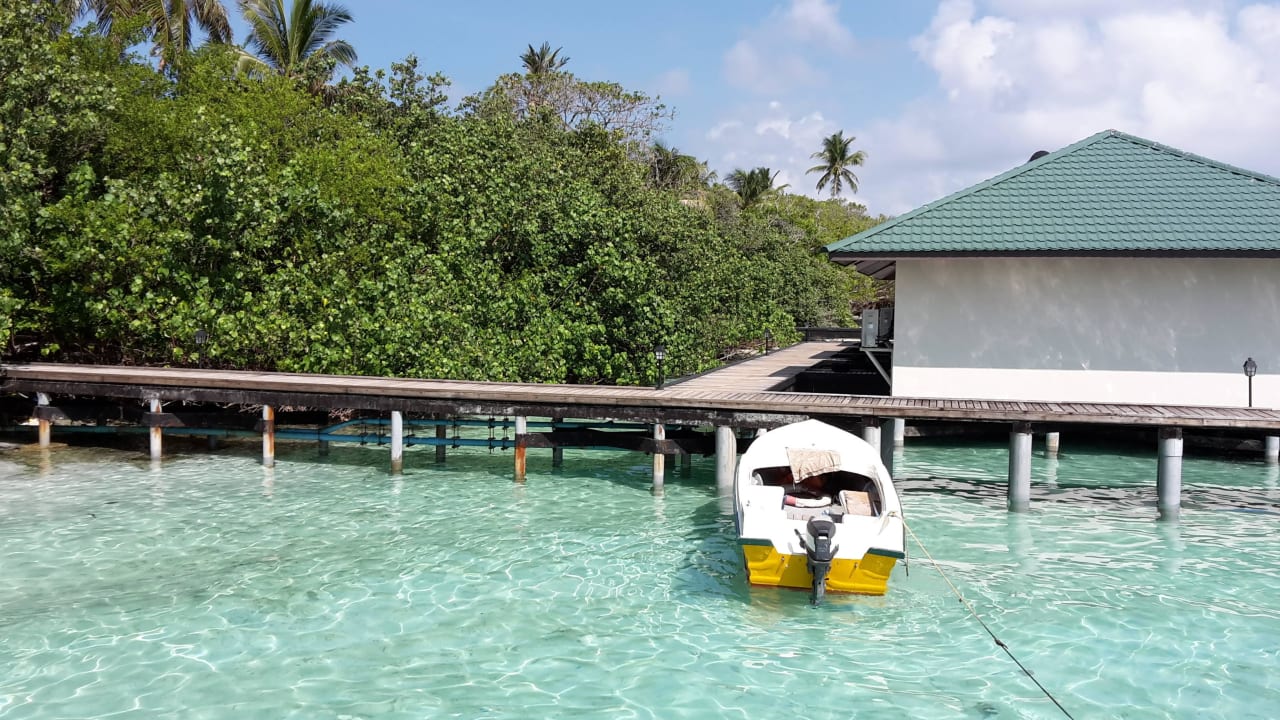 Wasserbungis Embudu Village