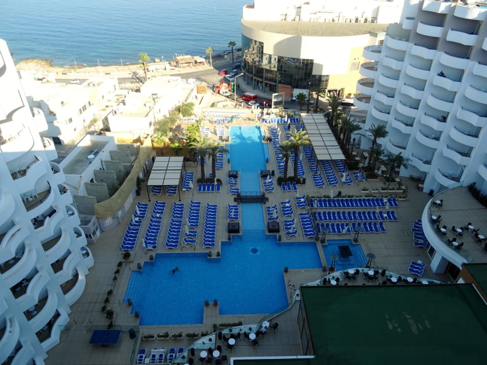 Poolanlage von der Dachterrasse fotografiert db San Antonio Hotel + Spa