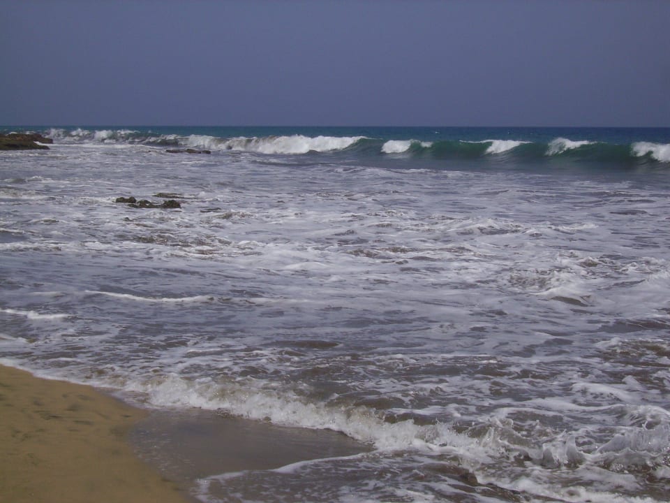 Ca. 10 Min. zu Fuß, stets starker Wellengang Hotel Riu Palace Oasis