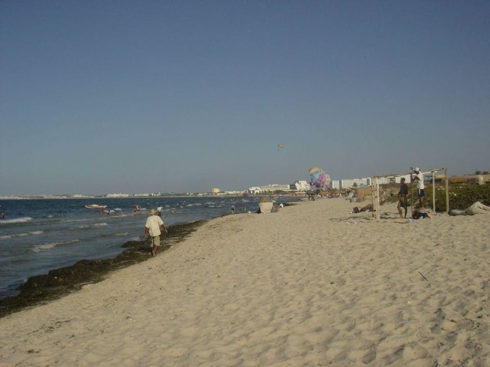 Widok z plaży na Monastir Hotel Neptunia Skanes