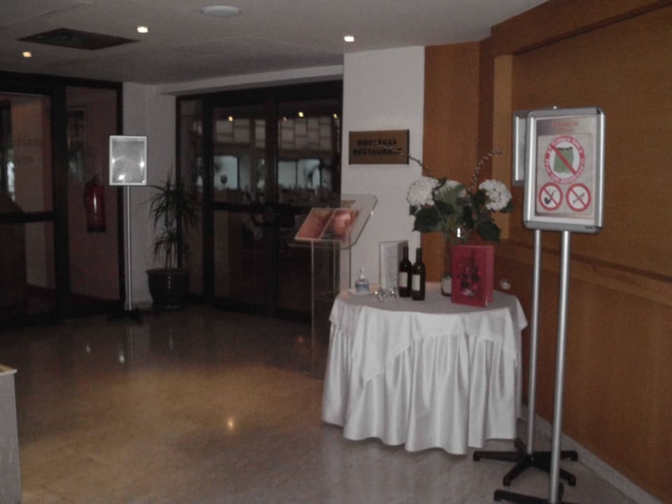 Eingang TUI BLUE Pioneer Beach