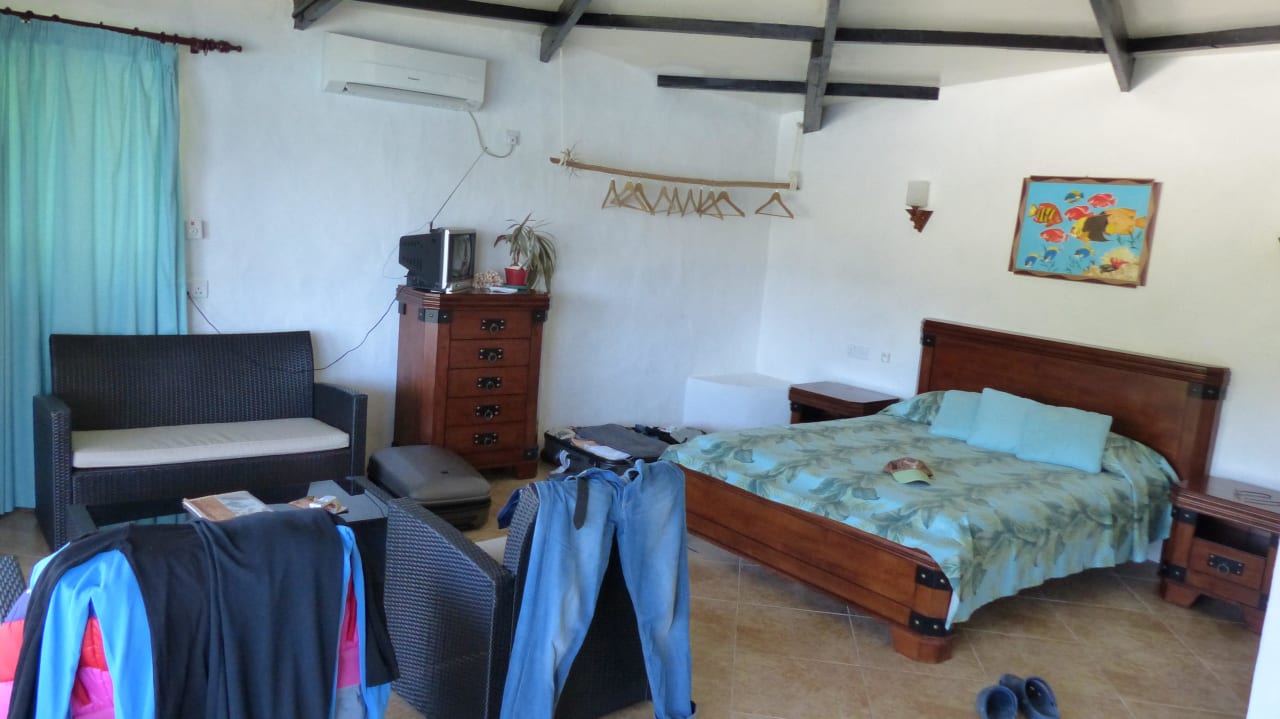 Unser Zimmer bei der Ankunft Lazare Picault Hotel