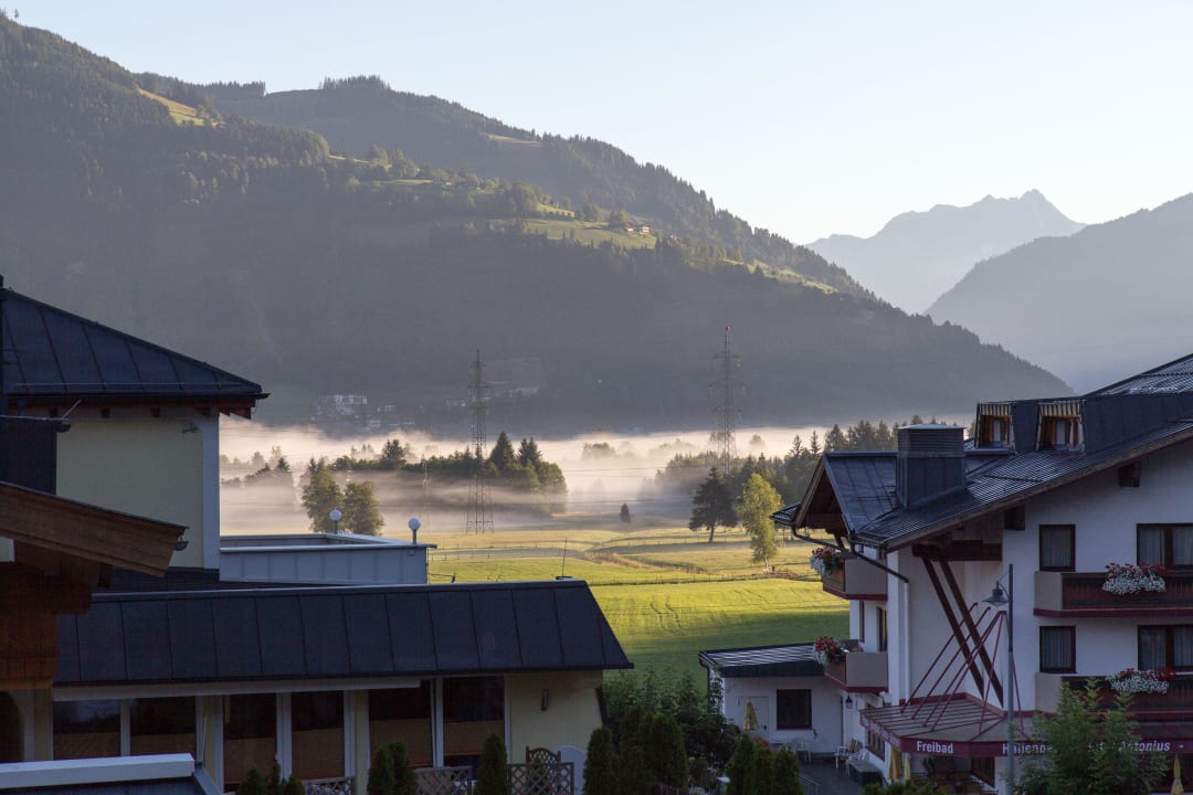 Blick vom Zimmerbalkon Vötters Verwöhnhotel Kaprun