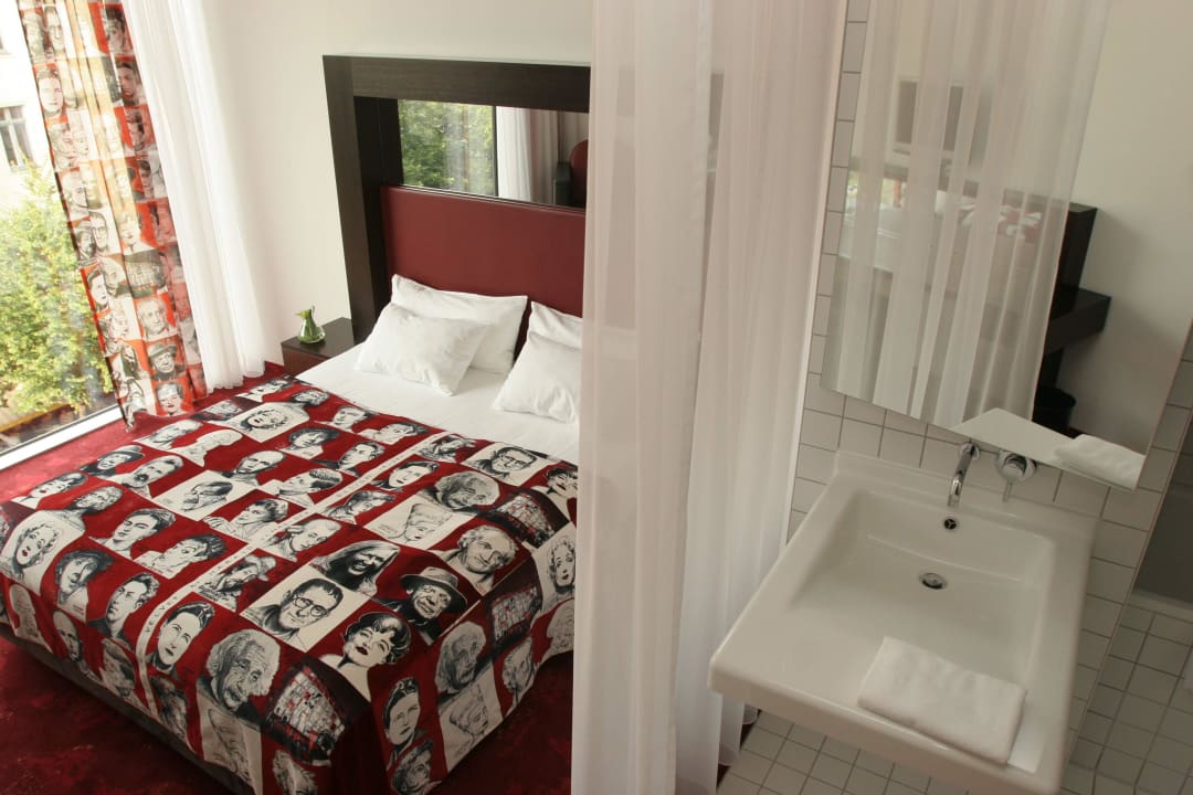 Zimmer mit offenem Badkonzept ARCOTEL Velvet Berlin