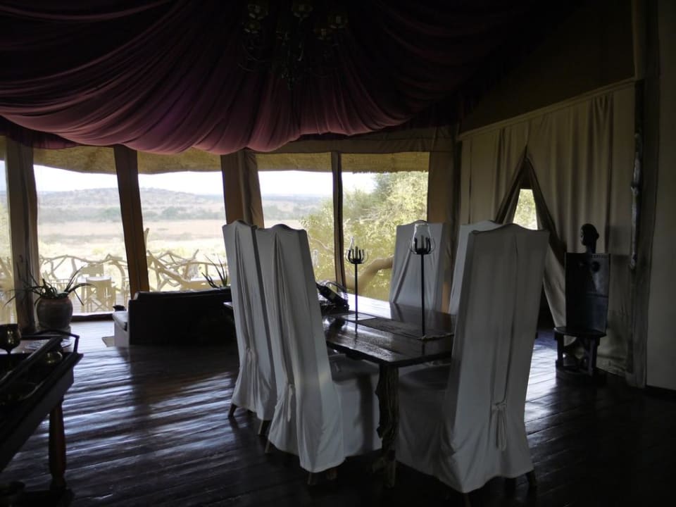 Ess- und Wohnbereich Suite Chalet No.1 Hotel Mbalageti Lodge