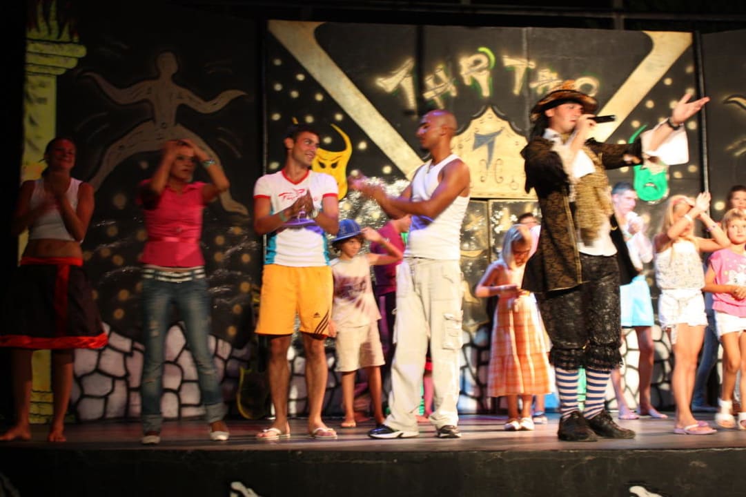 Show Club Turtas Beach Hotel