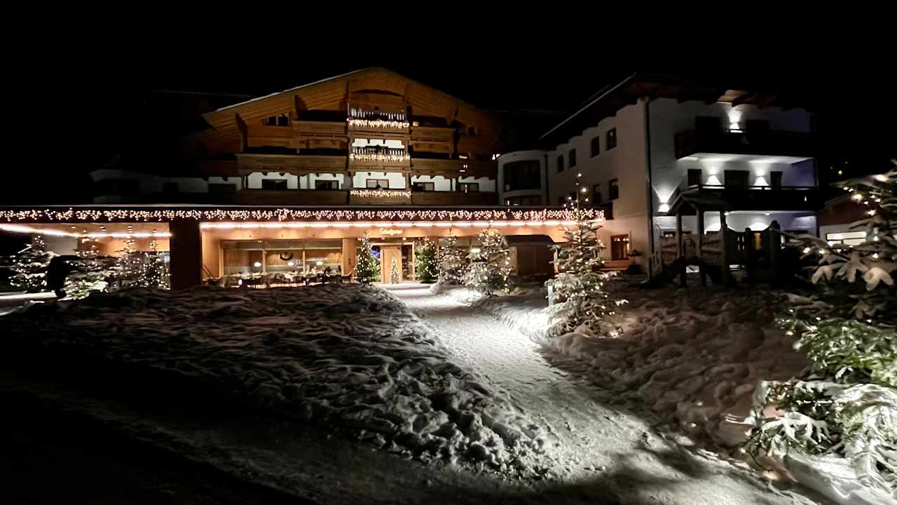 Außenansicht Hotel Tauernhof