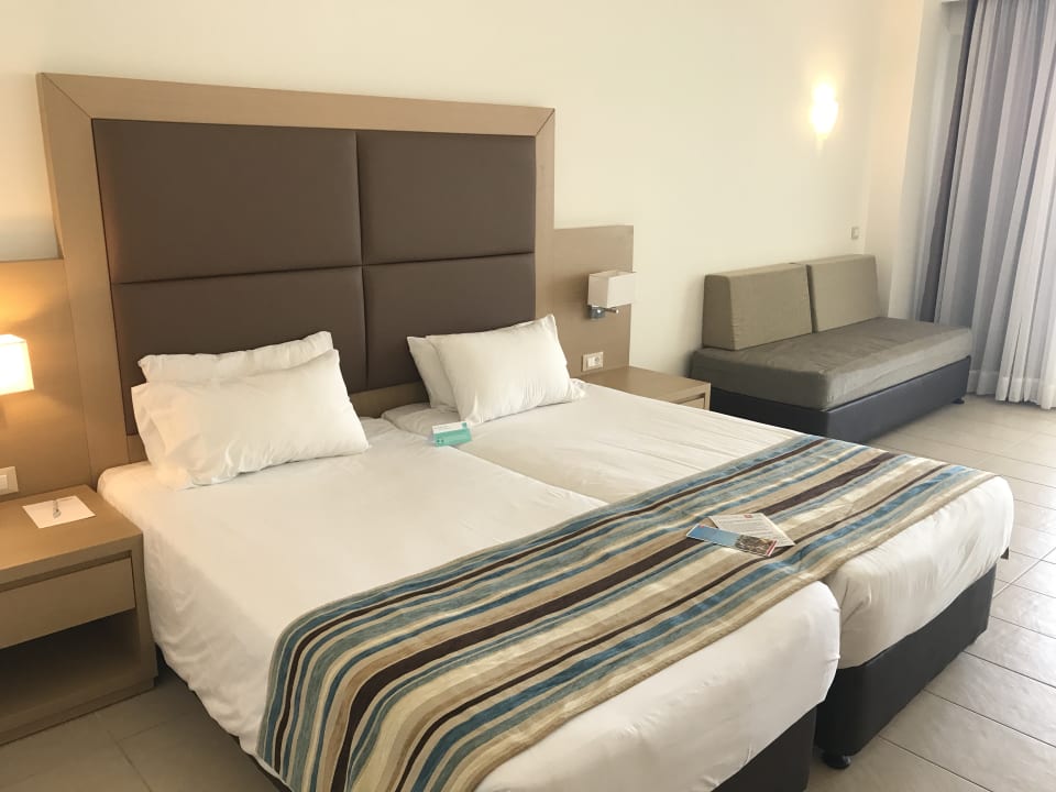 Zimmer Asterias Beach Resort