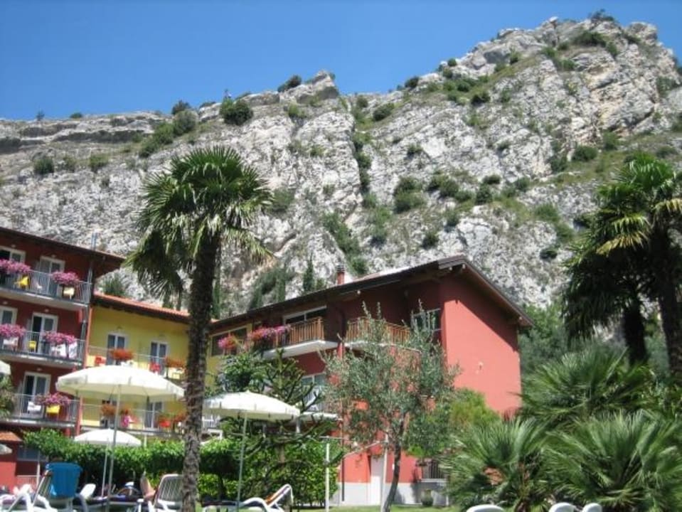 Hotelansicht aus dem Garten AktivHotel SantaLucia
