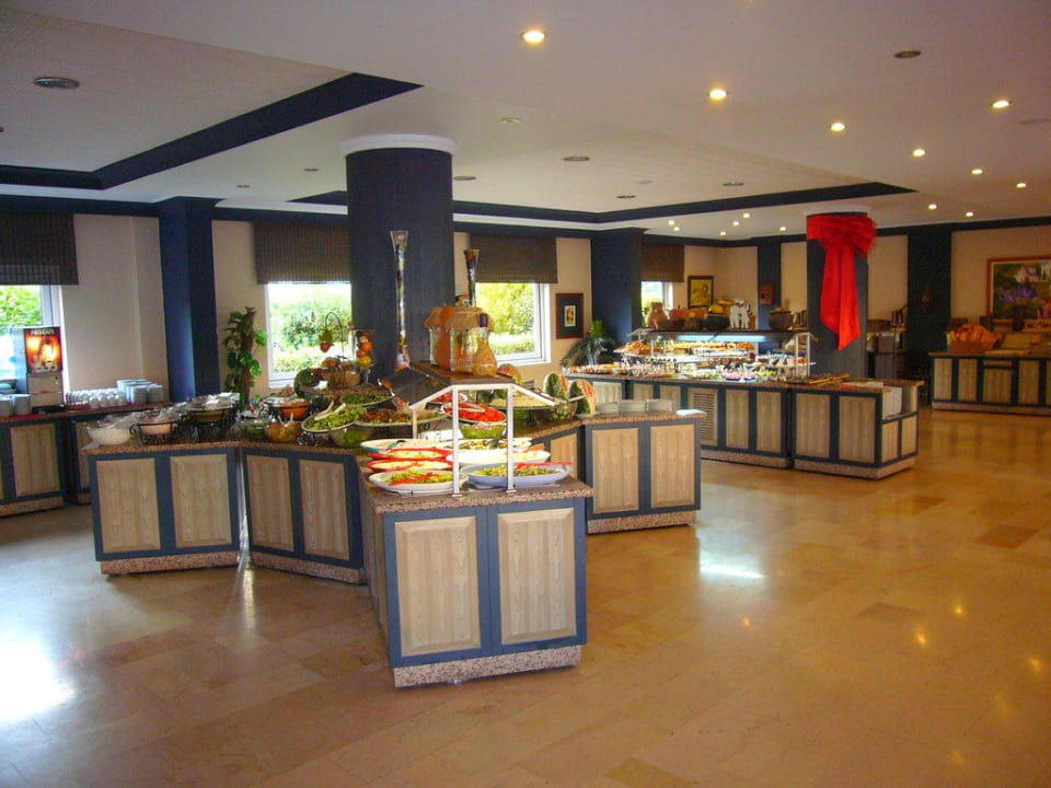 Buffet mit viel Platz für die Gäste Hotel Royal Garden Beach