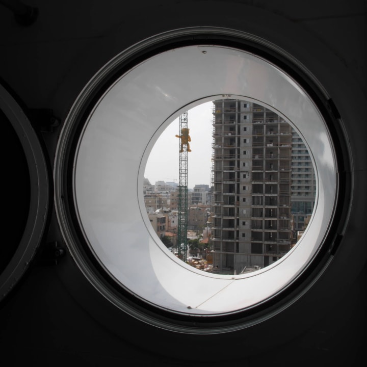 Aus dem Badezimmer der 7. Etage Richtung Süden Savoy Sea Side Hotel