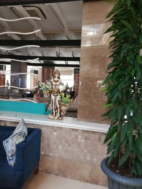 Lobby Side Crown Palace