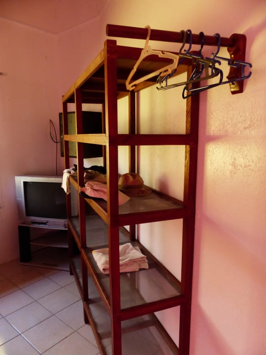 SZ-Kleiderschrank Hotel Phaidon Beach Resort