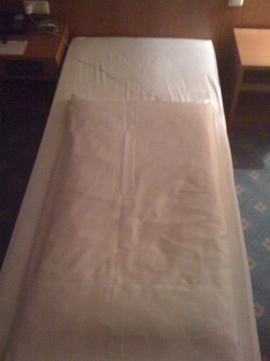 Schmalstes Bett forever ACHAT Hotel Frankfurt Maintal