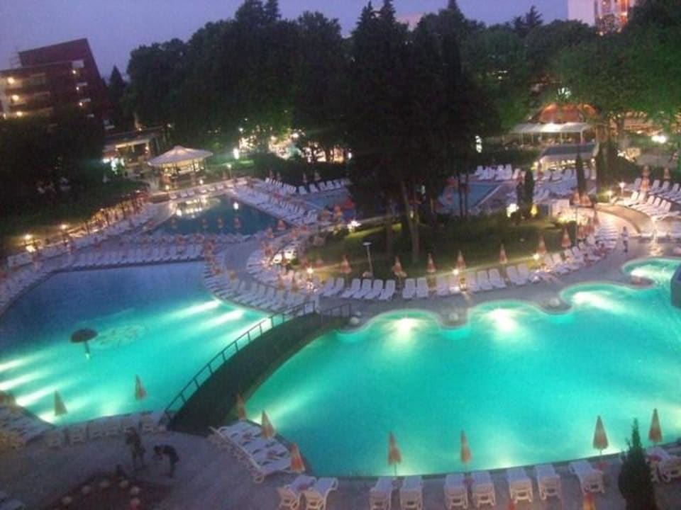 Pool am Abend Flamingo Grand Hotel & Spa
