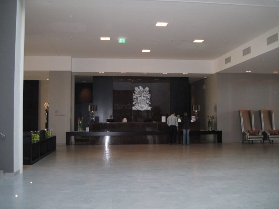 Reception Van der Valk Hotel Düsseldorf