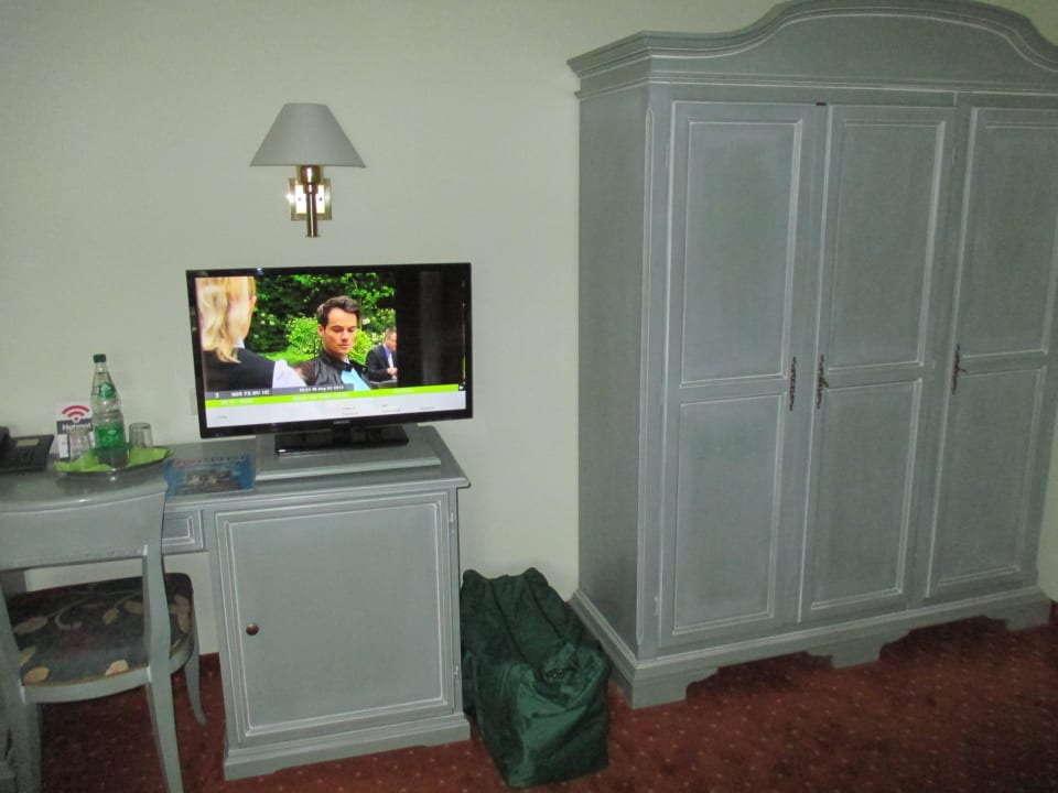 Schreibtisch mit Fernseher Hotel Glückauf