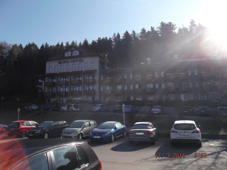 Blick vom Parkplatz Burghotel Am Hohen Bogen