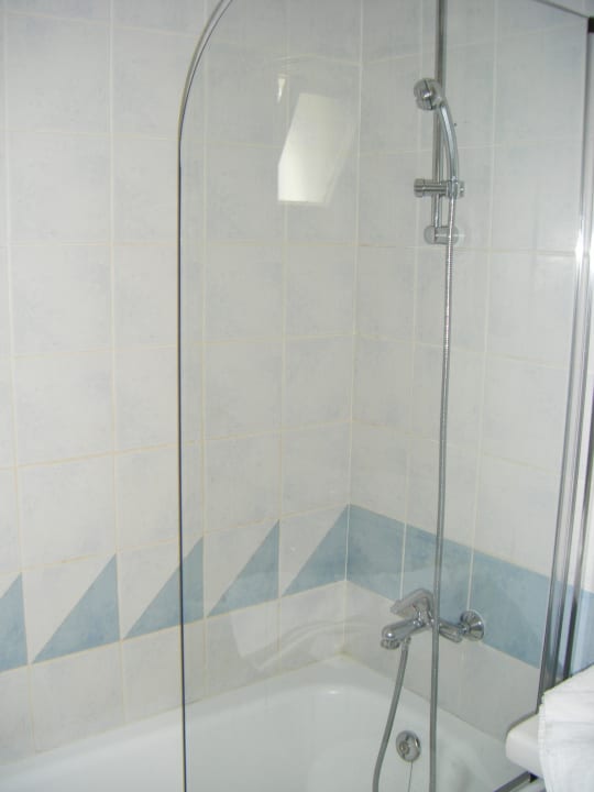 Badewanne mit Dusche Grand Hotel Holiday Resort