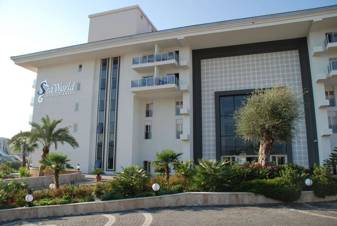 Vorderansicht des Hotels Seaden Sea World Resort & Spa