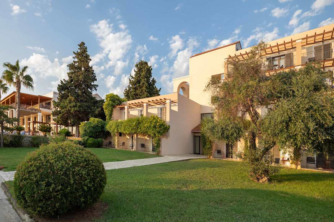 Außenansicht Roda Beach Resort & Spa