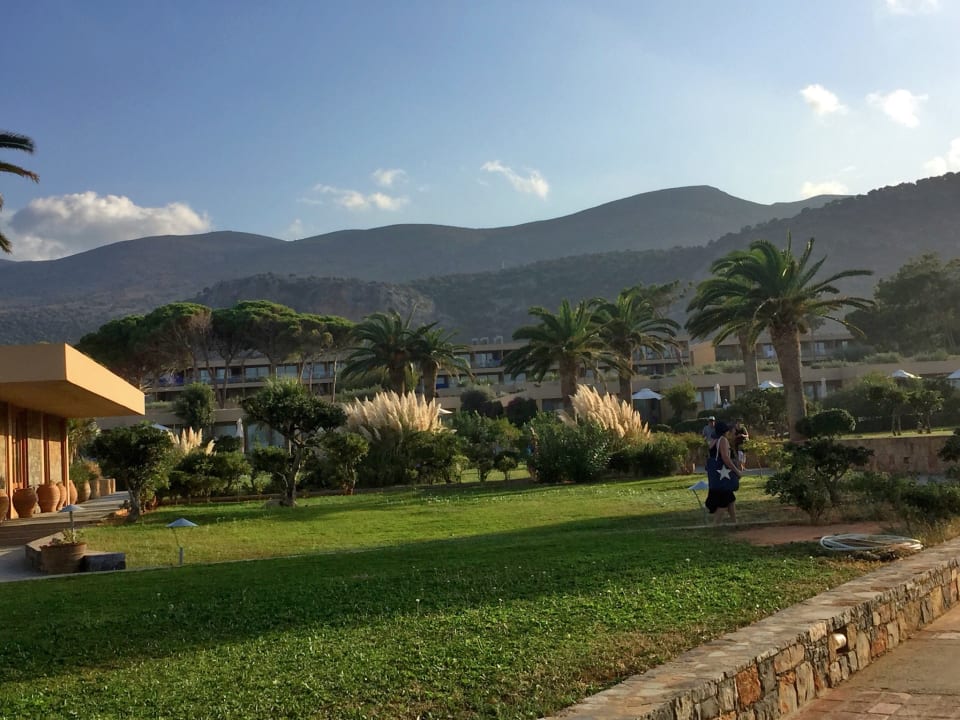 Gartenanlage Kernos Beach Hotel & Bungalows