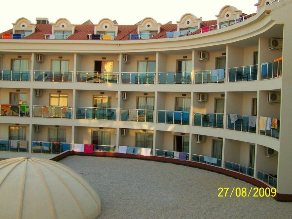 Blick von unserem Zimmer nach rechts Hotel Sultan of Side