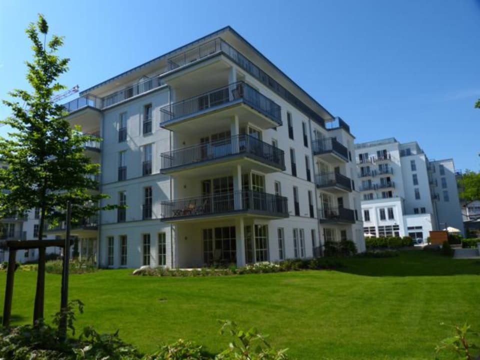 Blick von der Strandpromenade zum Hotel Steigenberger Grandhotel & Spa