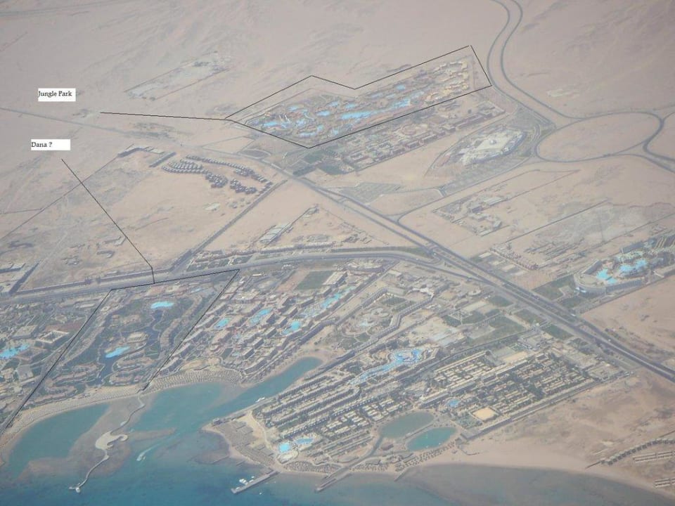 Luftansicht aus dem Flugzeug Pickalbatros Jungle Aqua Park Resort - Neverland Hurghada