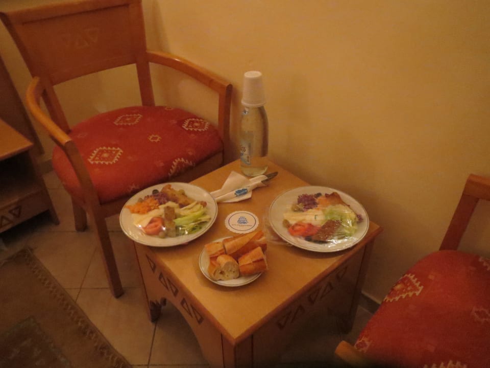 Unser Mitternachtssnck bei Ankunft Zita Beach Resort