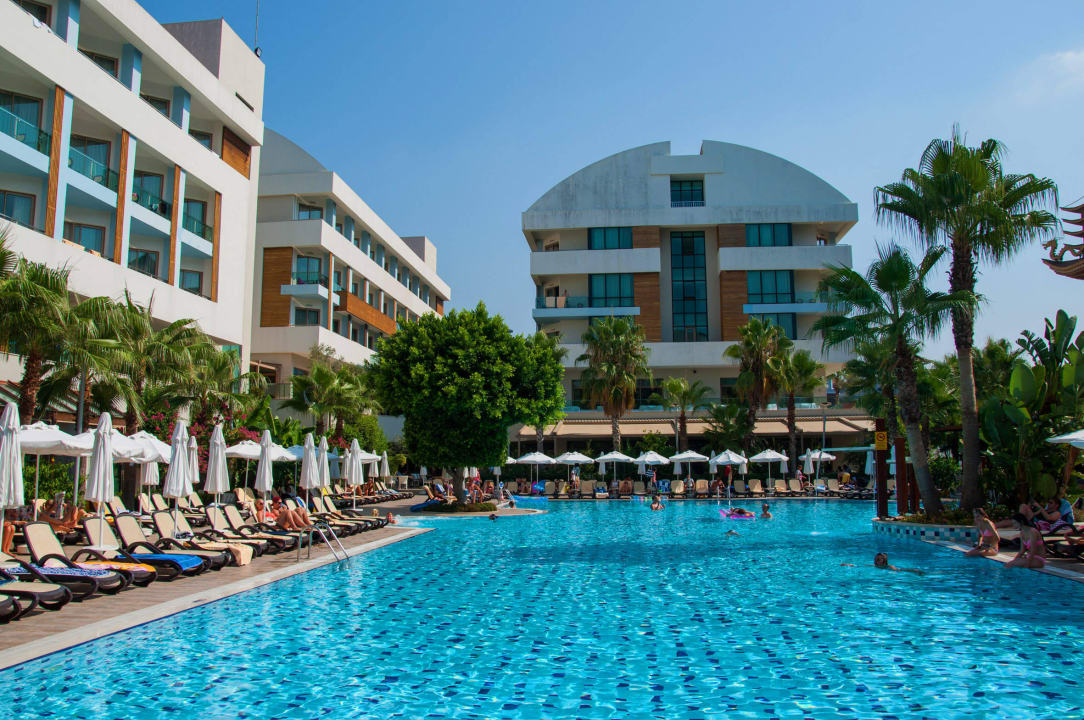 Pool Port Side Resort Hotel
