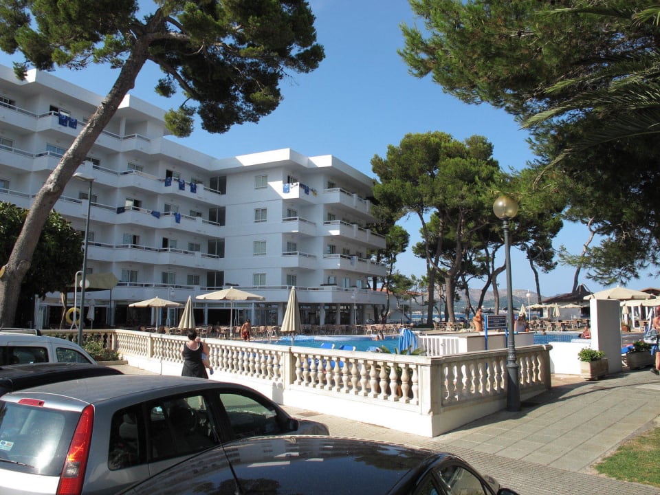 Blick auf Hotel und Pool Grupotel Los Príncipes Apartments & Spa