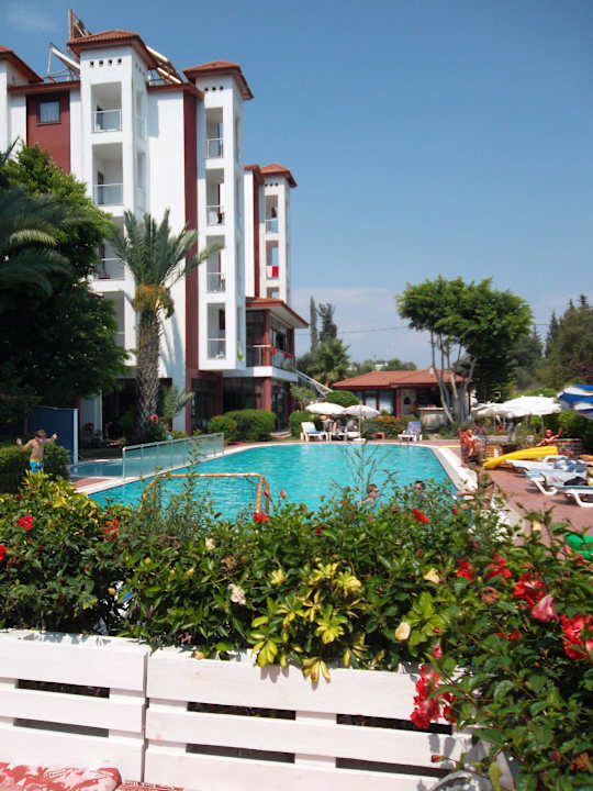 Schön großer und sauberer Pool Hotel Side Elis