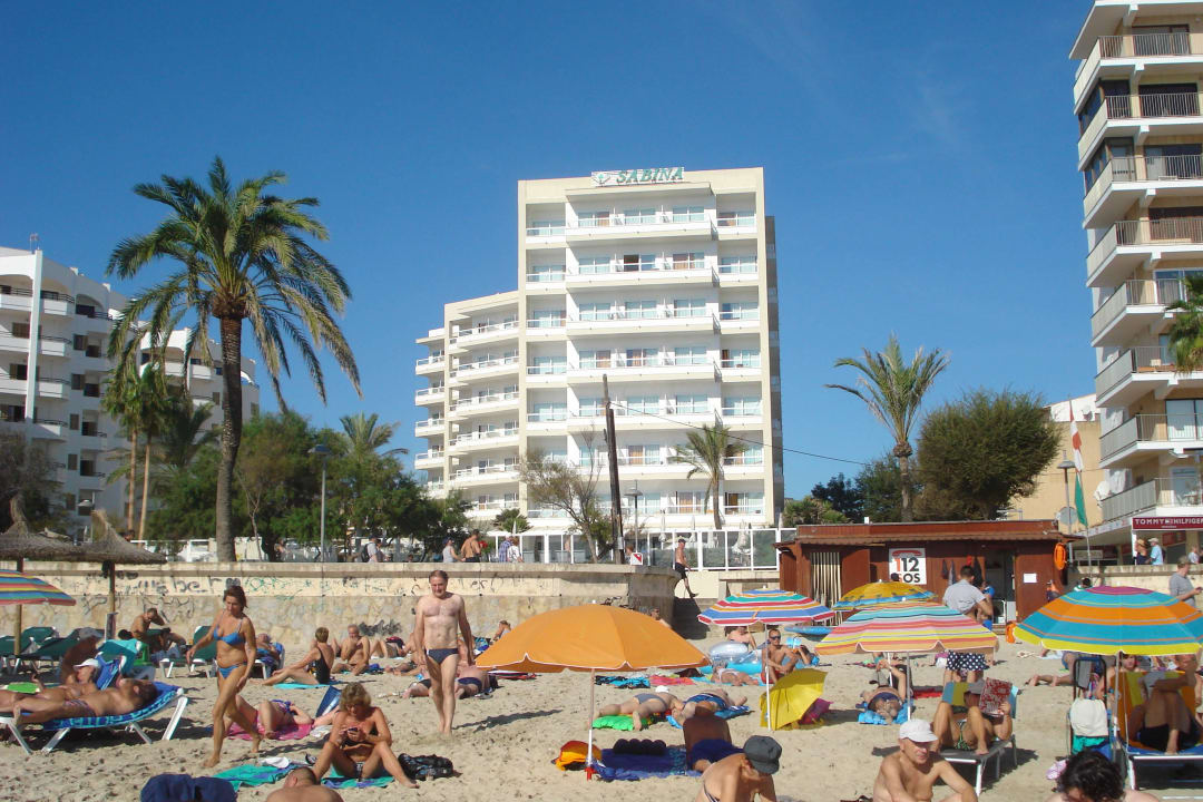 Vom Strand zum Hotel Sabina Sabina Hotel & Suites