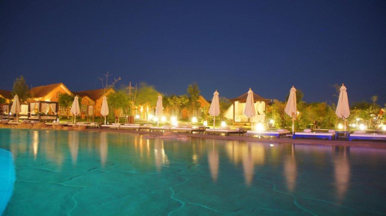 Basen nocą Pickalbatros Jungle Aqua Park Resort - Neverland Hurghada
