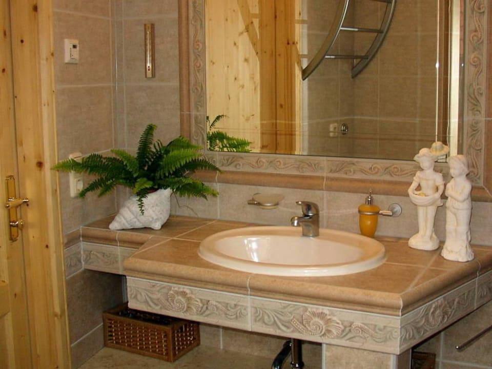 Bad mit Waschplatz Ferienhaus Deibl
