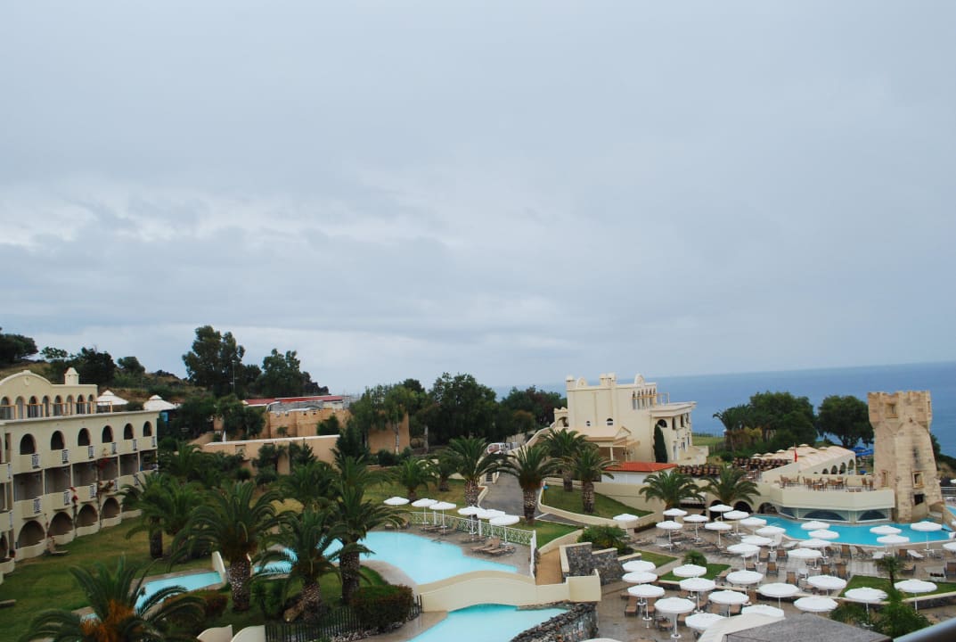 Вид с балкона на территорию отеля Lindos Royal Resort