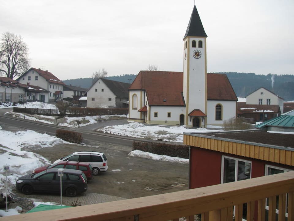 Die Kirche gegenüber Hotel Regenbogenland Zum Kramerwirt
