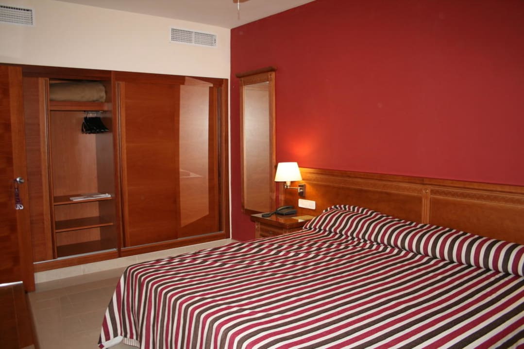 Grosszügige Zimmer Grand Palladium Select Palace Ibiza