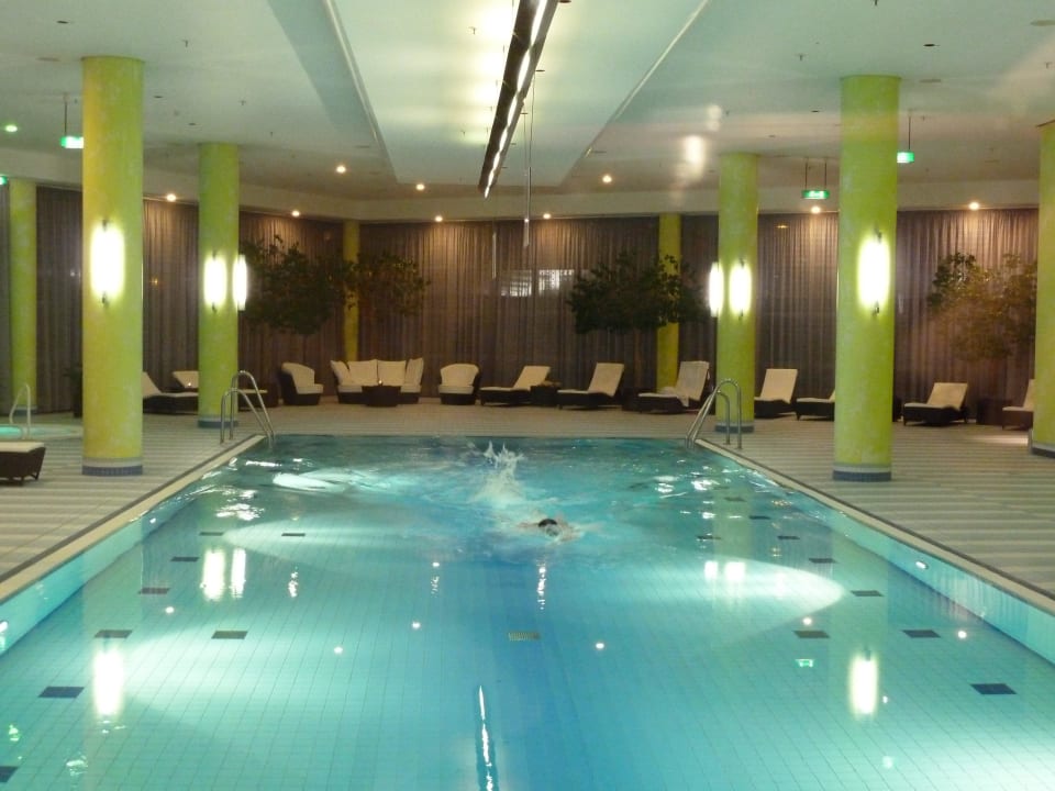 Pool Hilton Munich Airport