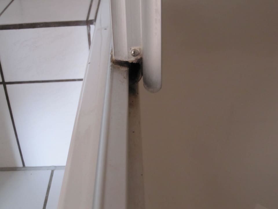 Schimmelige Duschabtrennung SchleiFee Ostsee Hotel Residenz