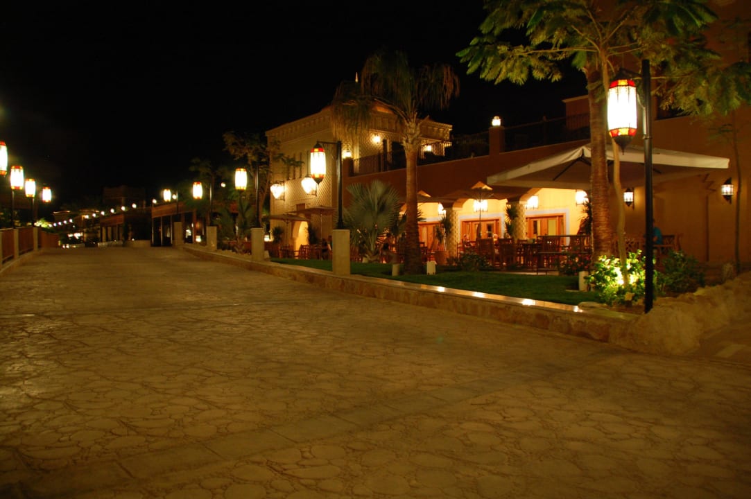 Strandpromenade am Abend Makadi Spa - Adults only