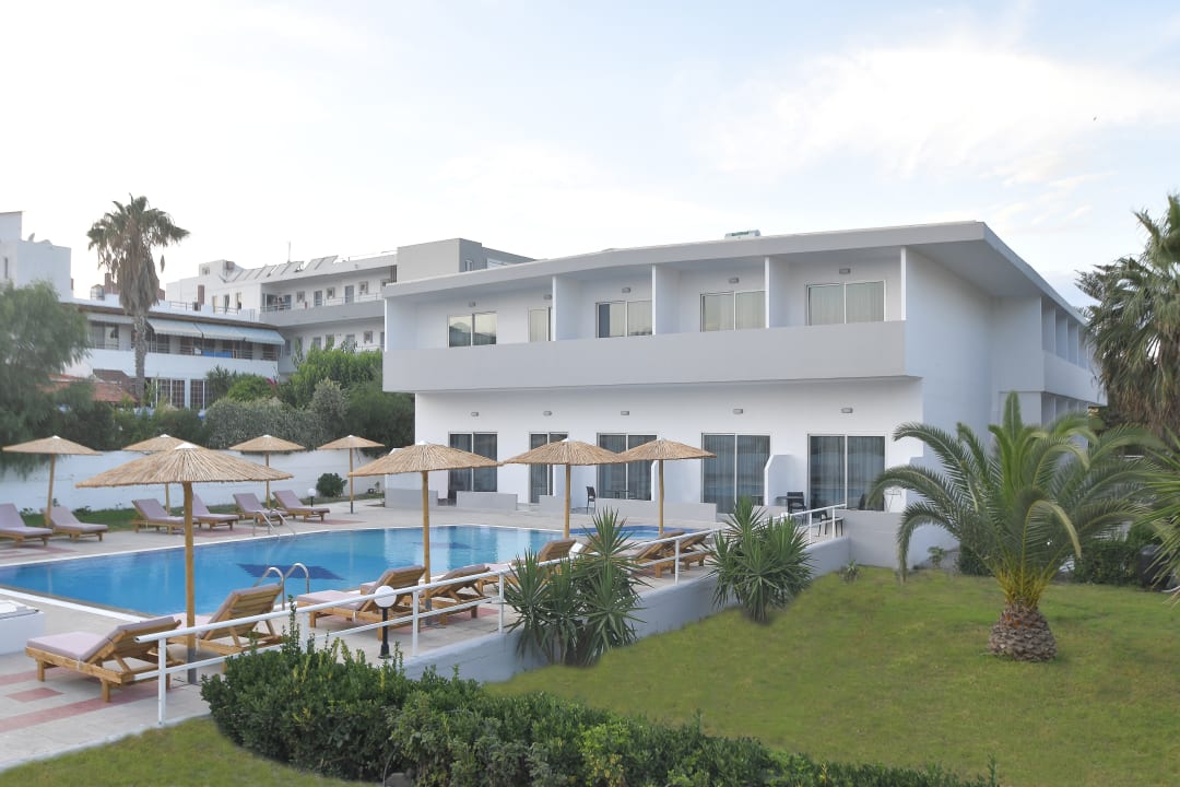 Pool Evita Bay Hotel