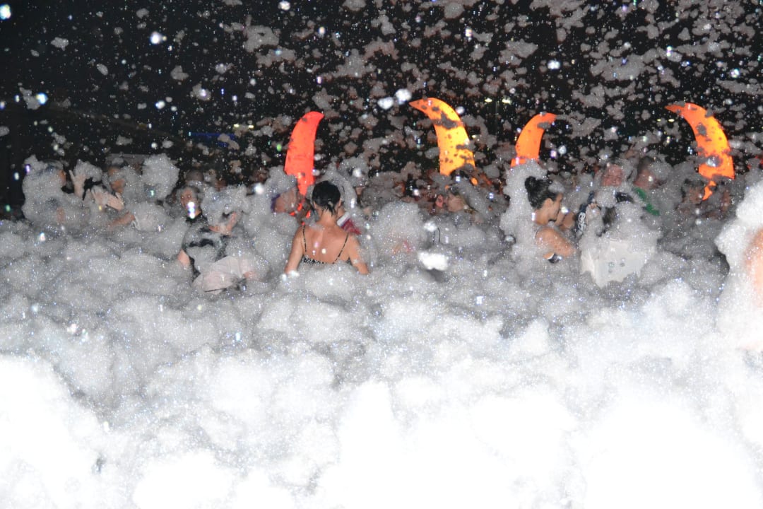 Es endet immer im Massenschaum! Super Hane Family Resort