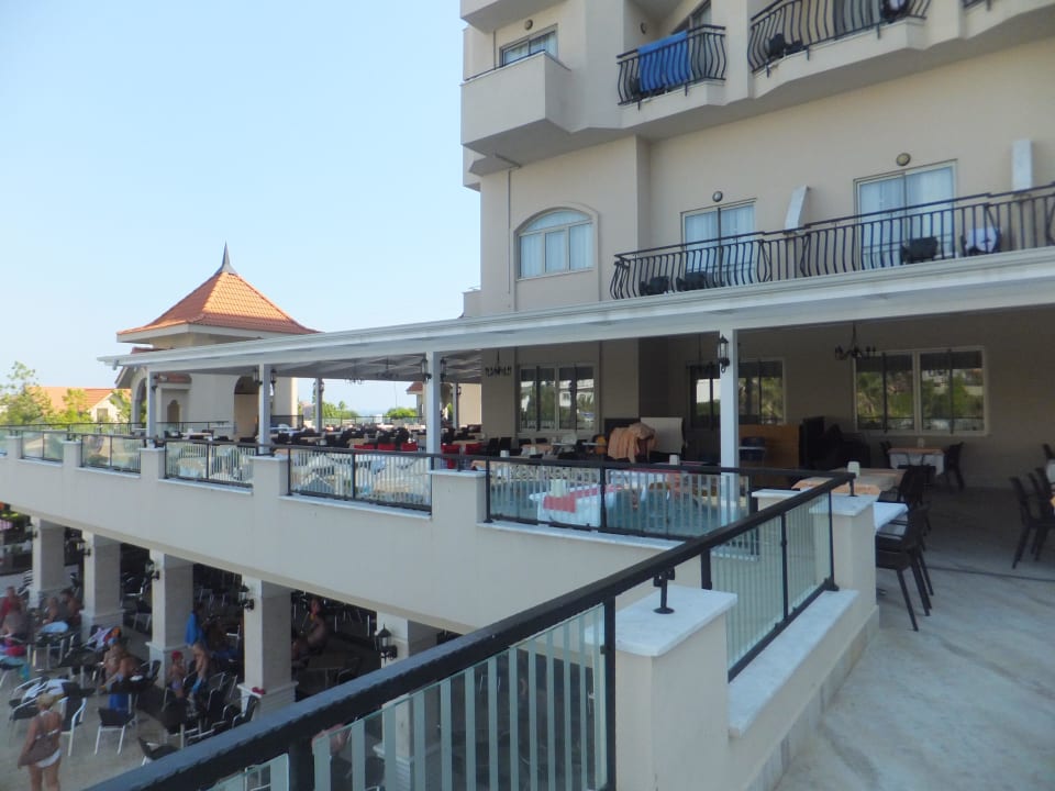 Die Außenterrasse vom Restaurant Side Mare Resort & Spa