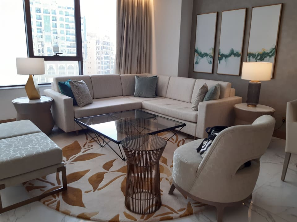 Zimmer Al Jaddaf Rotana Suite Hotel